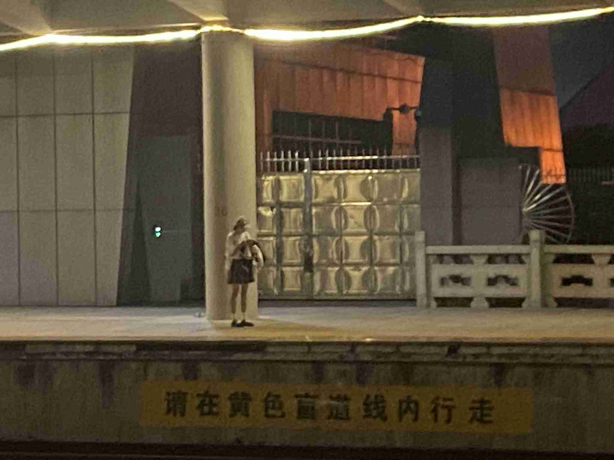 高铁站的离别 1