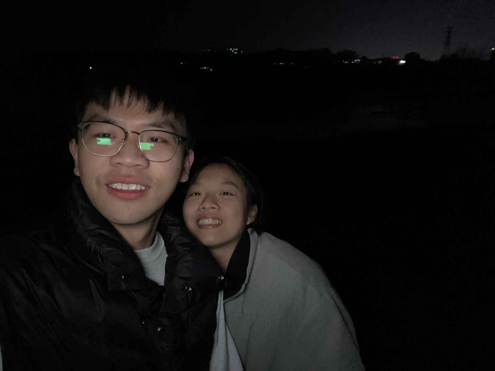 东阳江边合影